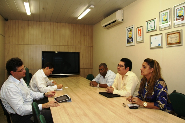 Reunião no Centro de Mídias da Seduc