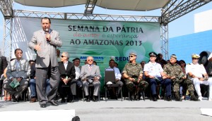 Governador Omar Aziz discursou falando sobre a importância do civismo e amor à Pátria. 