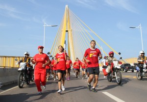 Pela primeira vez a Corrida do Fogo Simbólico teve como percurso a Ponte Rio Negro.