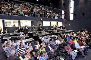 Sessão de votação na Assembleia Legislativa contou com participação de educadores