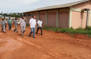 Secretário da Seduc, Rossieli Silva, em vistoria técnica às obras escolares. 