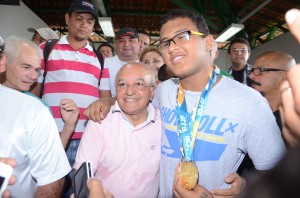 Governador José Melo de Oliveira prestigiou a entrega de medalhas aos campeões em evento realizado no Ginásio Nininbergue Guerra, em Manaus.