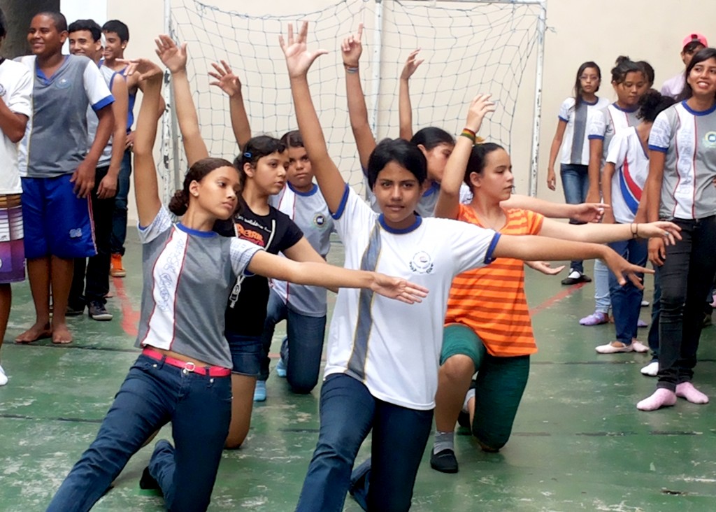 Projeto procura passar suas mensagens por meio de oficinas que envolvem dança, música e palestras