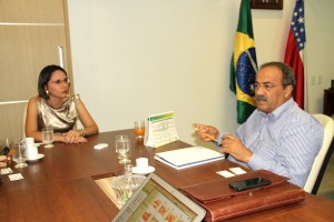 Secretária em exercício da Seduc, Calina Hagge, reuniu-se com o governador de Roraima, Chico Rodrigues.