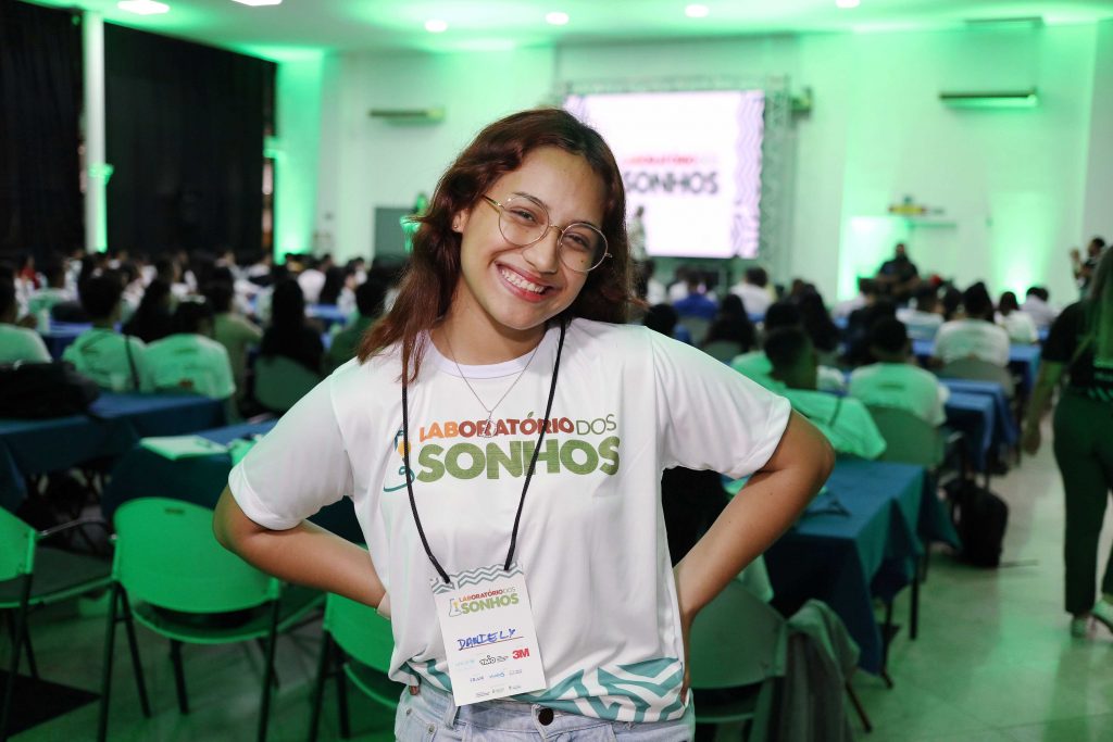 A aluna Daniely da Silva disse ter ficado feliz com a oportunidade de discurtir melhorias para o bairro em que mora - Foto Euzivaldo Queiroz -Seduc