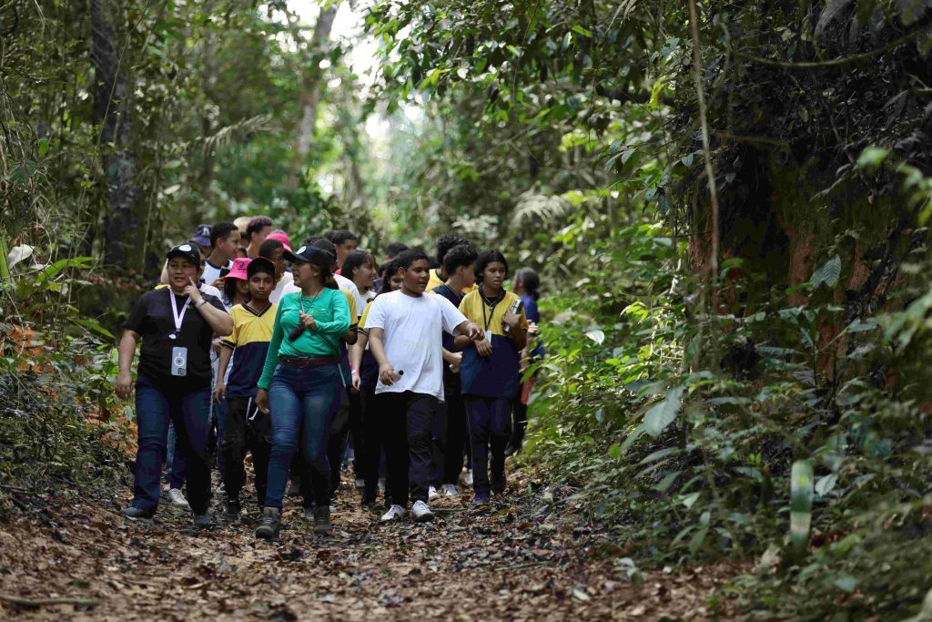 Educação_alunos em atividade de campo Fazenda Escola_Foto_Euzivaldo Queiroz-Seduc (71)